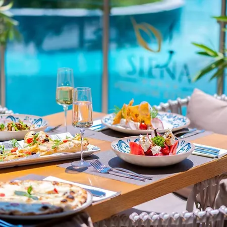 Siena Premium Retreat فندق